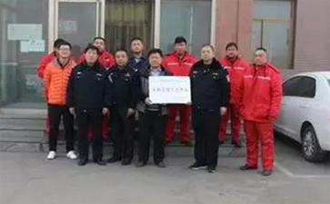 交警大隊(duì)深入?；\(yùn)輸公司進(jìn)行春運(yùn)安全檢查